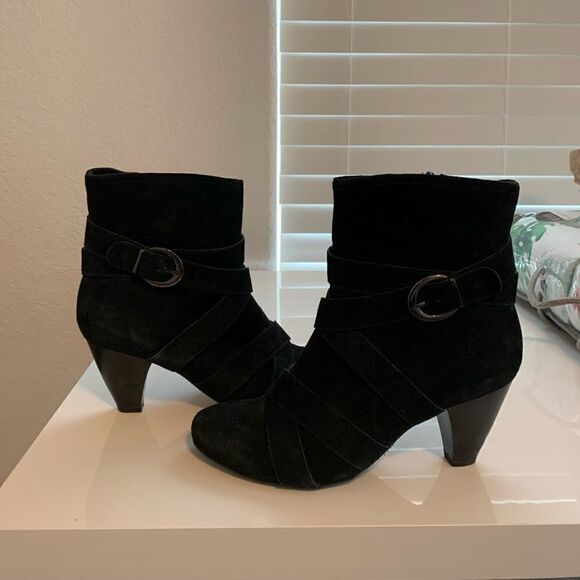 Vaneli Black Suede boots.  Size: 8.5 - Picture 1 of 4